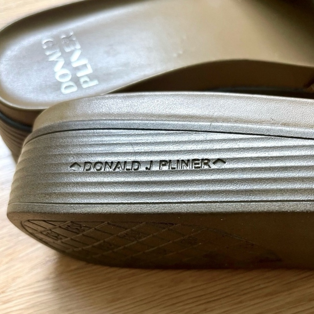 Donald J. Pliner Farrah Sandals - Picture 4 of 4